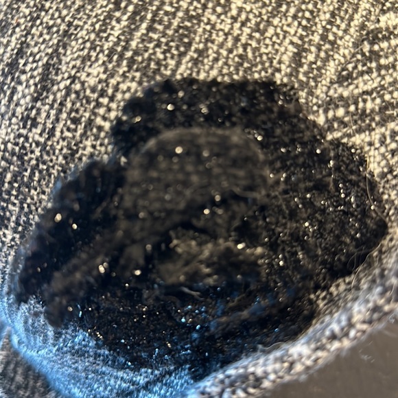 Black and white tweed like fedora style hat with black flower on the side - Picture 4 of 6